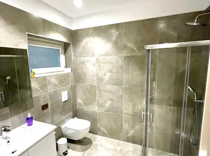 Alb - Easy Access To Center Gasthuis Tirana