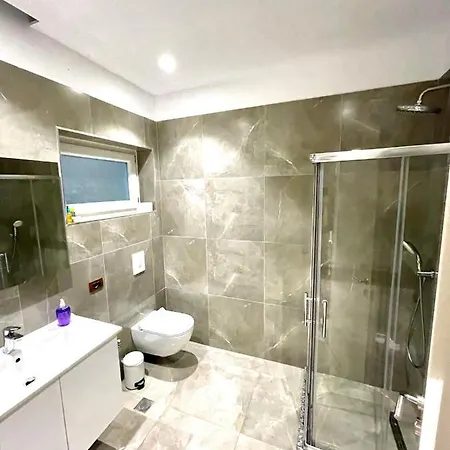 Alb - Easy Access To Center Konukevi Tiran